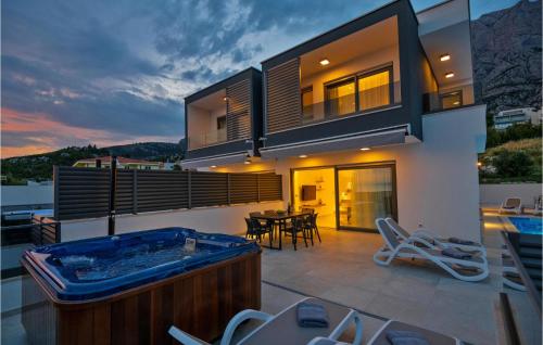 Bazén v ubytování Stunning Home In Makarska nebo v jeho okolí