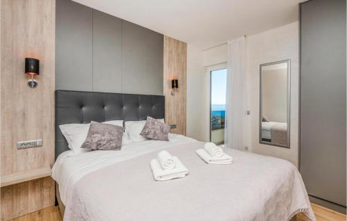 Postel nebo postele na pokoji v ubytování Stunning Home In Makarska