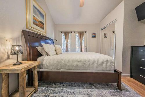 a bedroom with a bed and a table with a lamp at NEW LISTING Sasquatch Lodge F in Gatlinburg