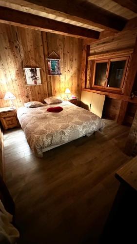 a bedroom with a bed in a wooden cabin at Chalet à Morillon in Morillon