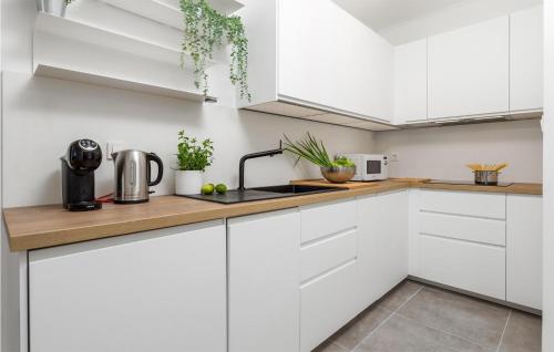 Beautiful Apartment In Mali Losinj With Wifi