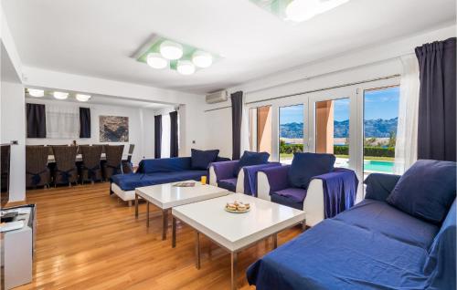 5 Bedroom Awesome Home In Pag