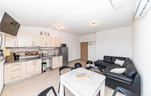 Nice Apartment In Kastel Luksic With Wifi