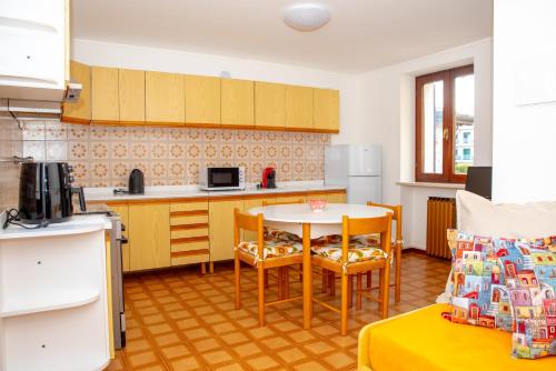 Η κουζίνα ή μικρή κουζίνα στο Appartamento GIULIVA