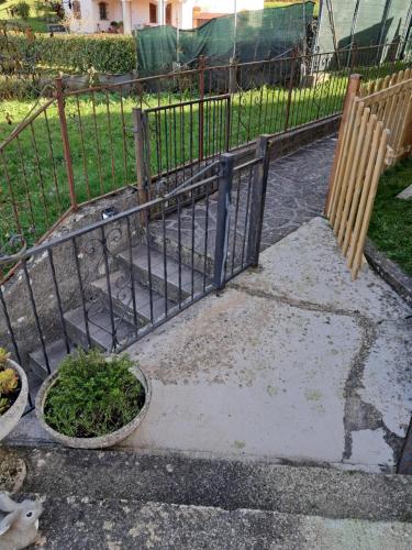 a metal fence with some plants in a yard at Casa Vacanza Margherita in Minucciano