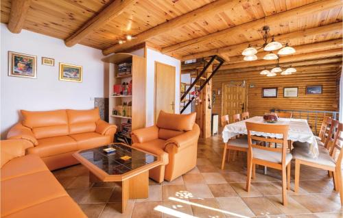 Posedenie v ubytovaní 0-Bedroom Holiday Home In Jastrebarsko