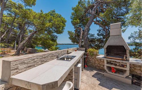 Six-Bedroom Holiday Home In Sibenik