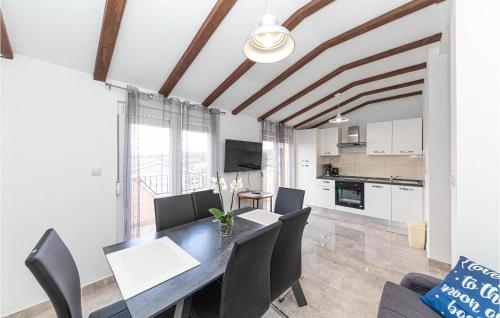 a kitchen and dining room with a table and chairs at Cozy Apartment In Sevid With Wifi in Sevid