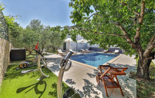 Πισίνα στο ή κοντά στο Nice Home In Kastel Sucurac With Sauna