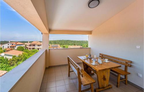 2 Bedroom Beach Front Apartment In Medulin
