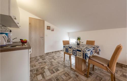 a kitchen and dining room with a table and chairs at Amazing Apartment In Vrsi With Wifi in Vrsi