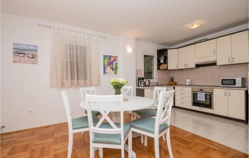 Gorgeous Home In Makarska