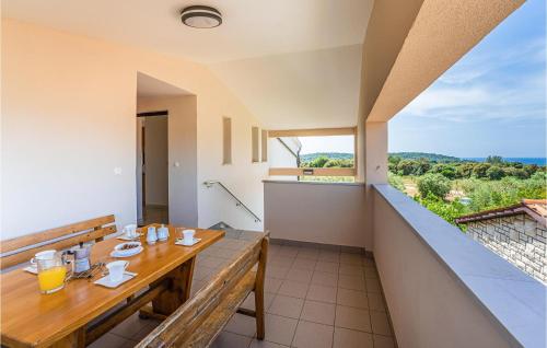 2 Bedroom Beach Front Apartment In Medulin