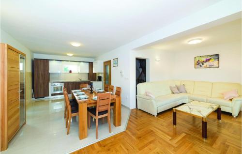 Gallery image of Gorgeous Home In Trilj With Kitchen in Trilj