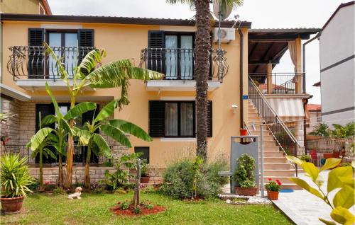 2 Bedroom Cozy Apartment In Umag