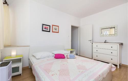 Katil atau katil-katil dalam bilik di Beautiful Apartment In Barbat With Wifi