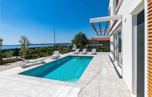 Beach Front Home In Kastel Gomilica