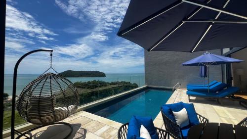 Bazén v ubytování Lavanya Sea View Penthouse with Sky Pool nebo v jeho okolí