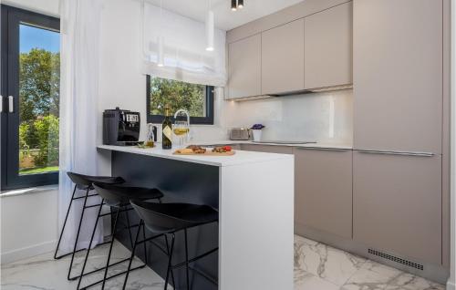 Stunning Apartment In Malinska