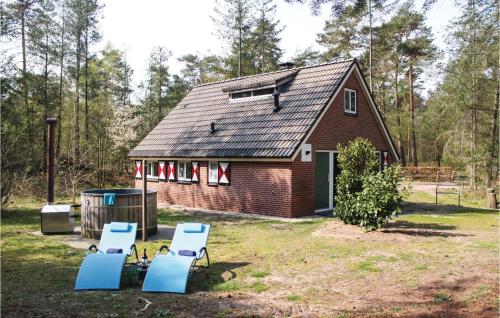 a house with three chairs and a building at Beltenhoes in Ommen