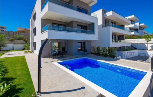 3 Bedroom Cozy Apartment In Malinska