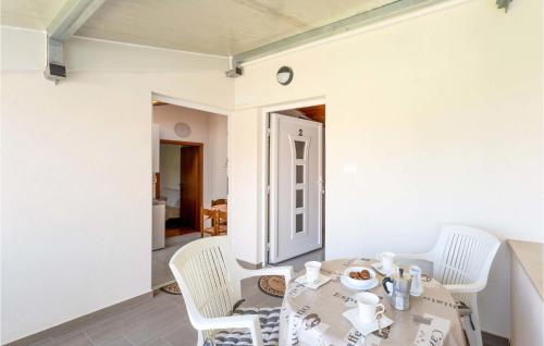 1 Bedroom Gorgeous Apartment In Medulin