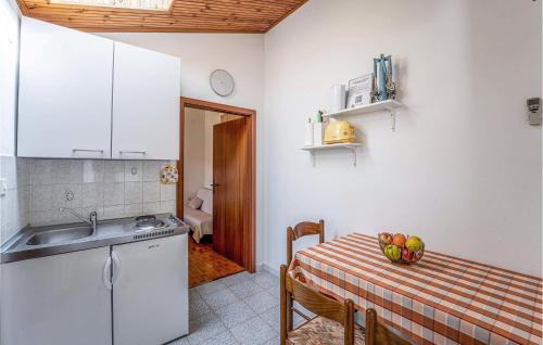 1 Bedroom Gorgeous Apartment In Medulin