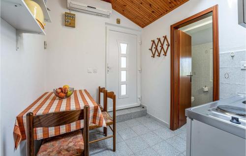 1 Bedroom Gorgeous Apartment In Medulin