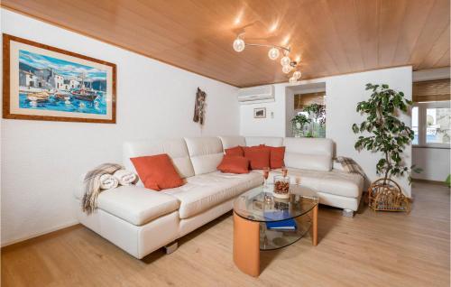 a living room with a white couch and a glass table at Cozy Home In Miholascica With Wifi in Miholašćica