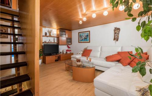 a living room with a white couch and a table at Cozy Home In Miholascica With Wifi in Miholašćica
