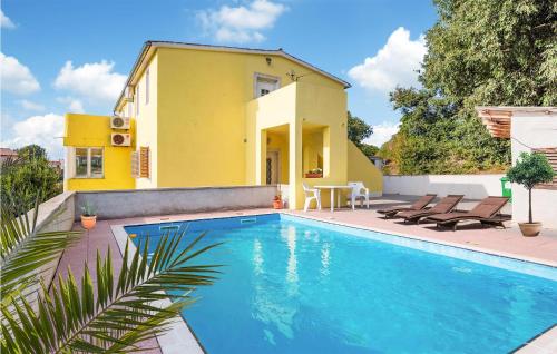 Three-Bedroom Apartment In Marcana