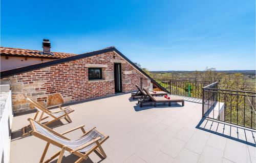Balkoni atau teres di 3 Bedroom Cozy Home In Razanac