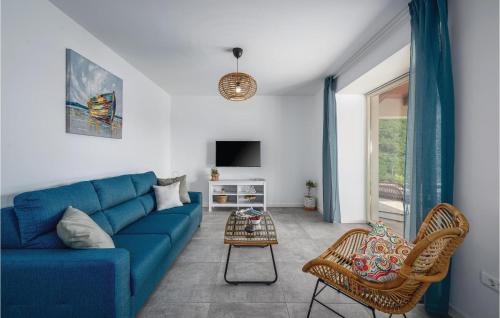 a living room with a blue couch and chairs at Awesome Home In Labin With Wifi in Labin