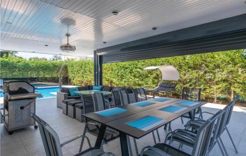 Beautiful Home In Fazana