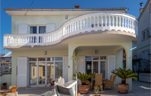 Gorgeous Apartment In Novi Vinodolski With Wifi