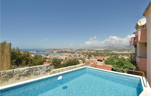 Three-Bedroom Apartment In Podstrana
