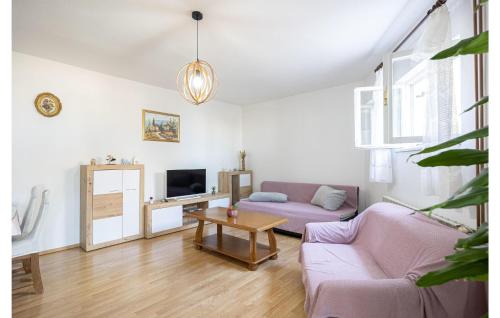 Three-Bedroom Apartment In Podstrana