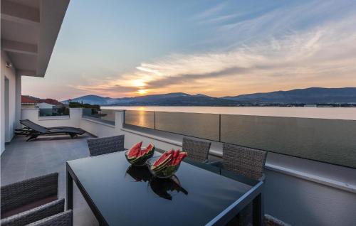 Nine-Bedroom Holiday Home In Arbanija