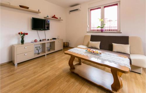 Cozy Apartment In Pula With Swimming Pool