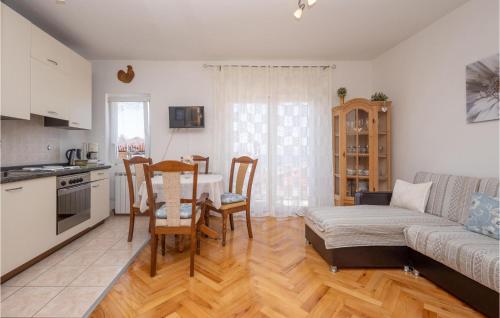 Gorgeous Apartment In Novi Vinodolski With Wifi