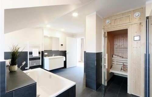 Kuchyň nebo kuchyňský kout v ubytování Baltischer Hof Apartment 63