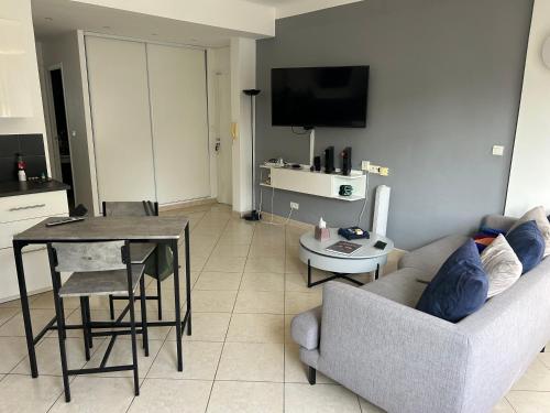 Appartement Standing, Parkings devant le Velodrome