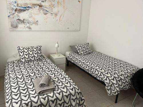 two beds sitting next to each other in a room at Casa Lento ARIES 11 in Tías