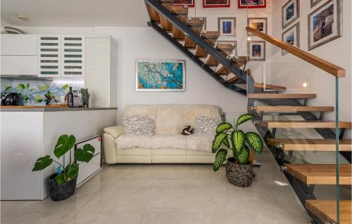 Cozy Apartment In Zadar With Wifi
