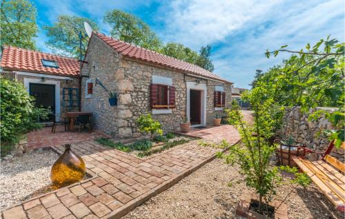 3 Bedroom Cozy Home In Sukosan