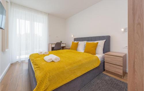 Beach Front Apartment In Zadar With Swimming Pool