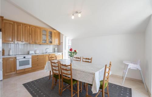 Nice Apartment In Podstrana With Wifi