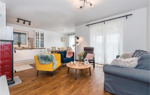 Χώρος καθιστικού στο Three-Bedroom Holiday Home In Pakovo Selo