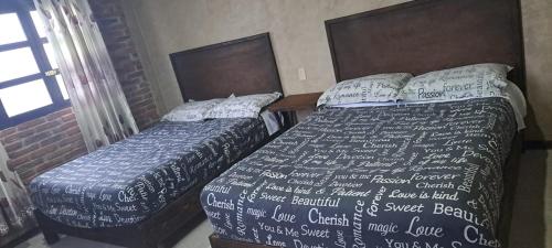 Cama o camas de una habitación en Hotel las carretas , spa y temazcal
