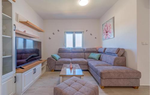 Cozy Apartment In Zadar With Wifi